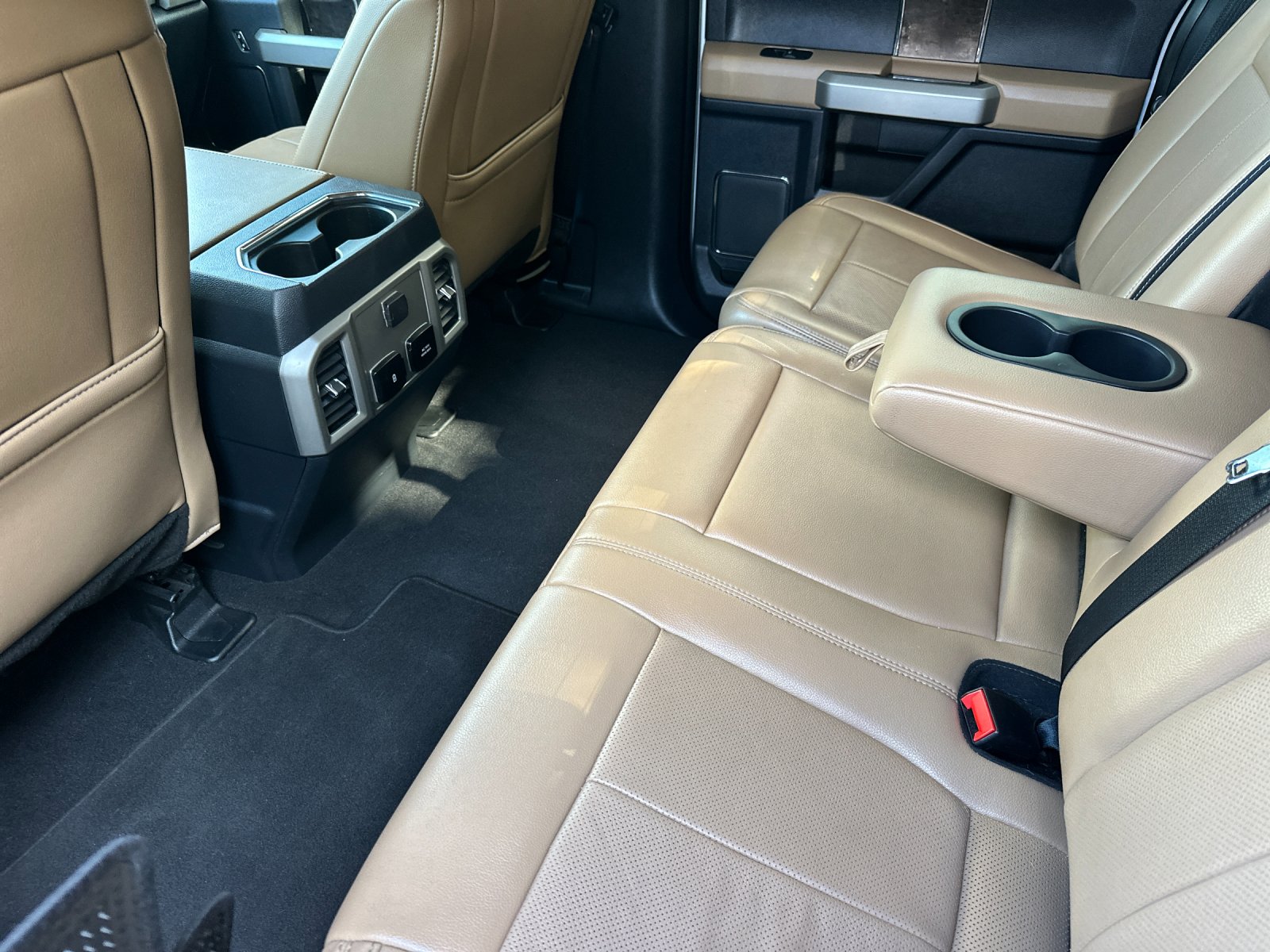 Used 2022 White Ford Lariat image 11
