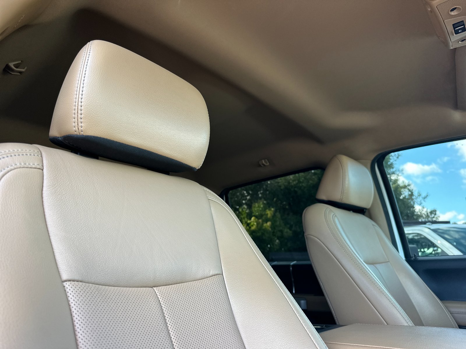 Used 2022 White Ford Lariat image 15