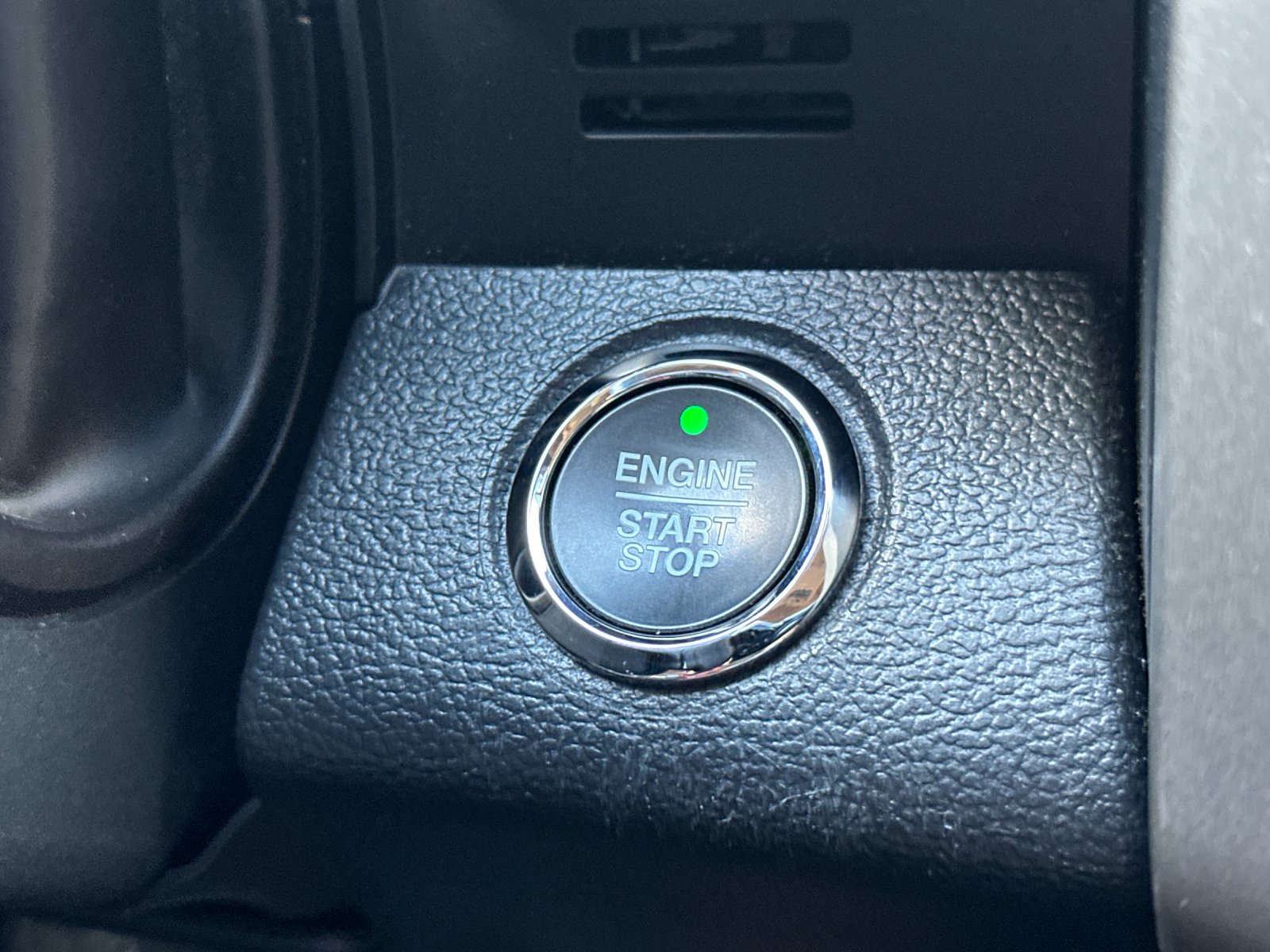 Used 2022 White Ford Lariat image 21