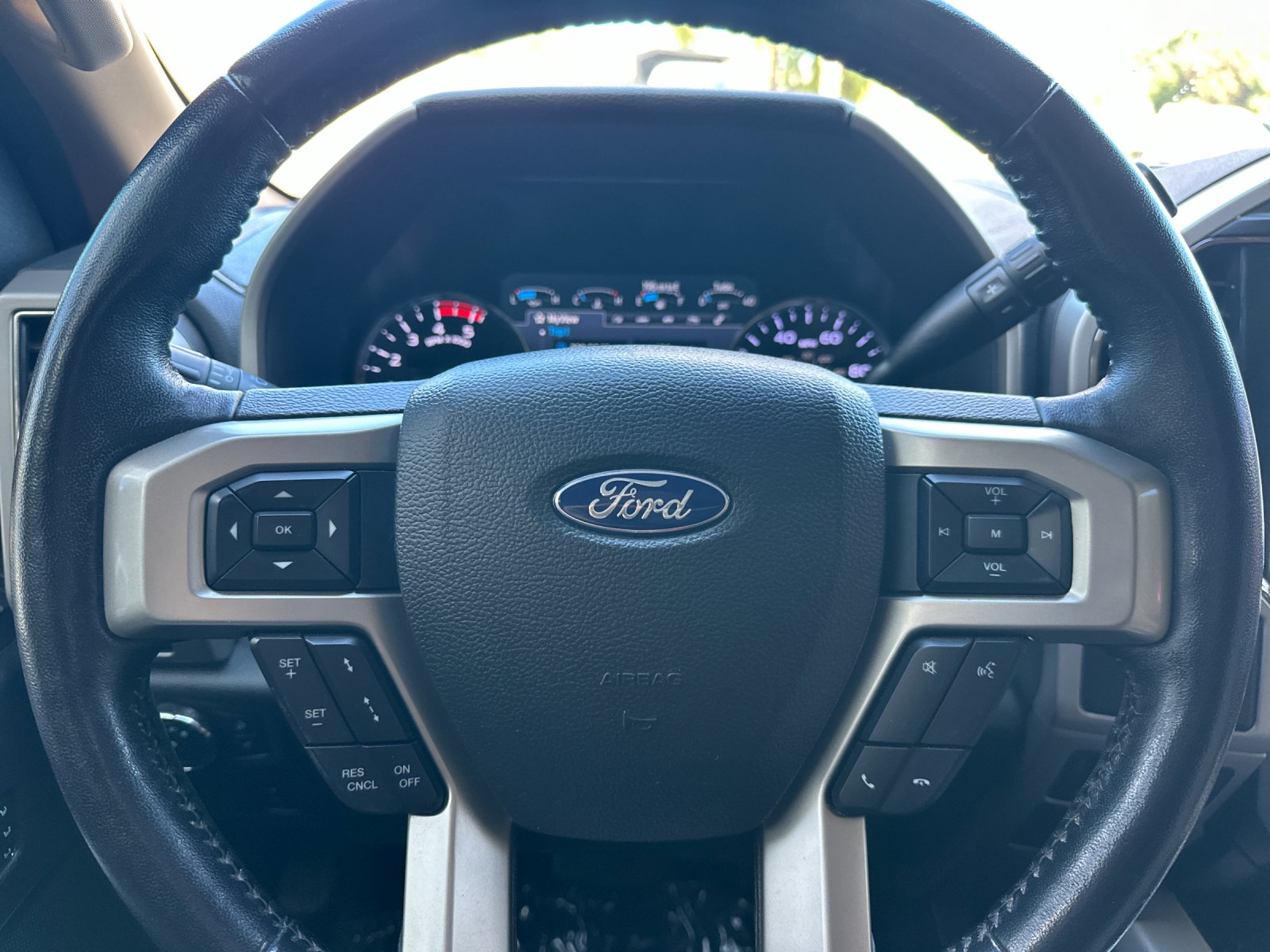 Used 2022 White Ford Lariat image 22