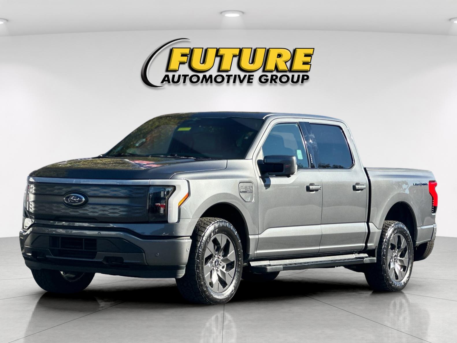 Used 2023 Gray Ford Lariat image 7