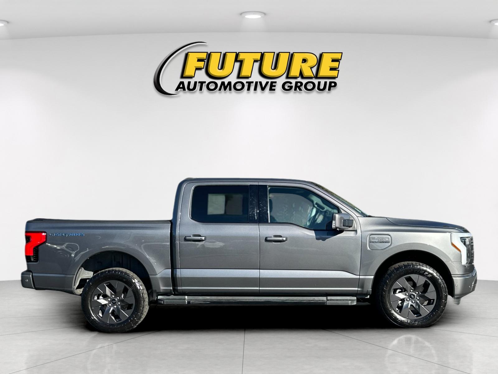 Used 2023 Gray Ford Lariat image 2