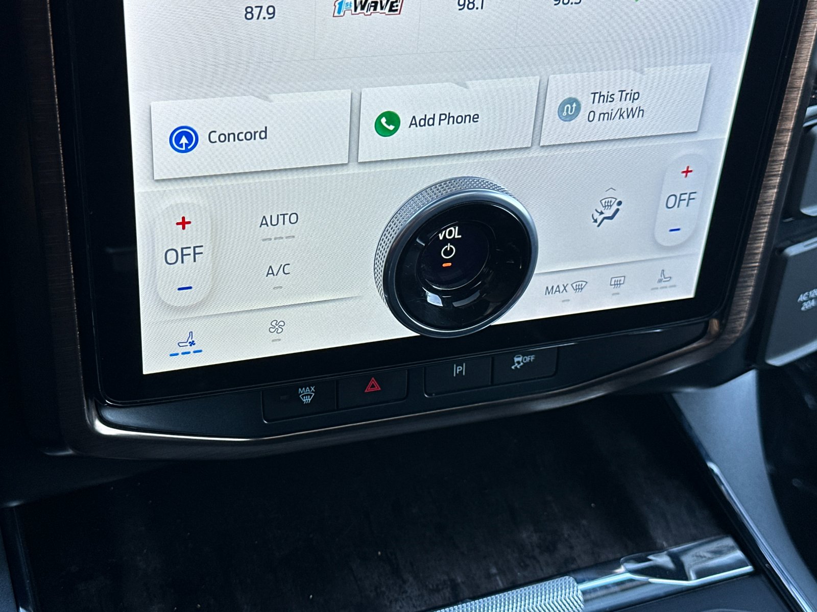 Used 2023 Gray Ford Lariat image 19