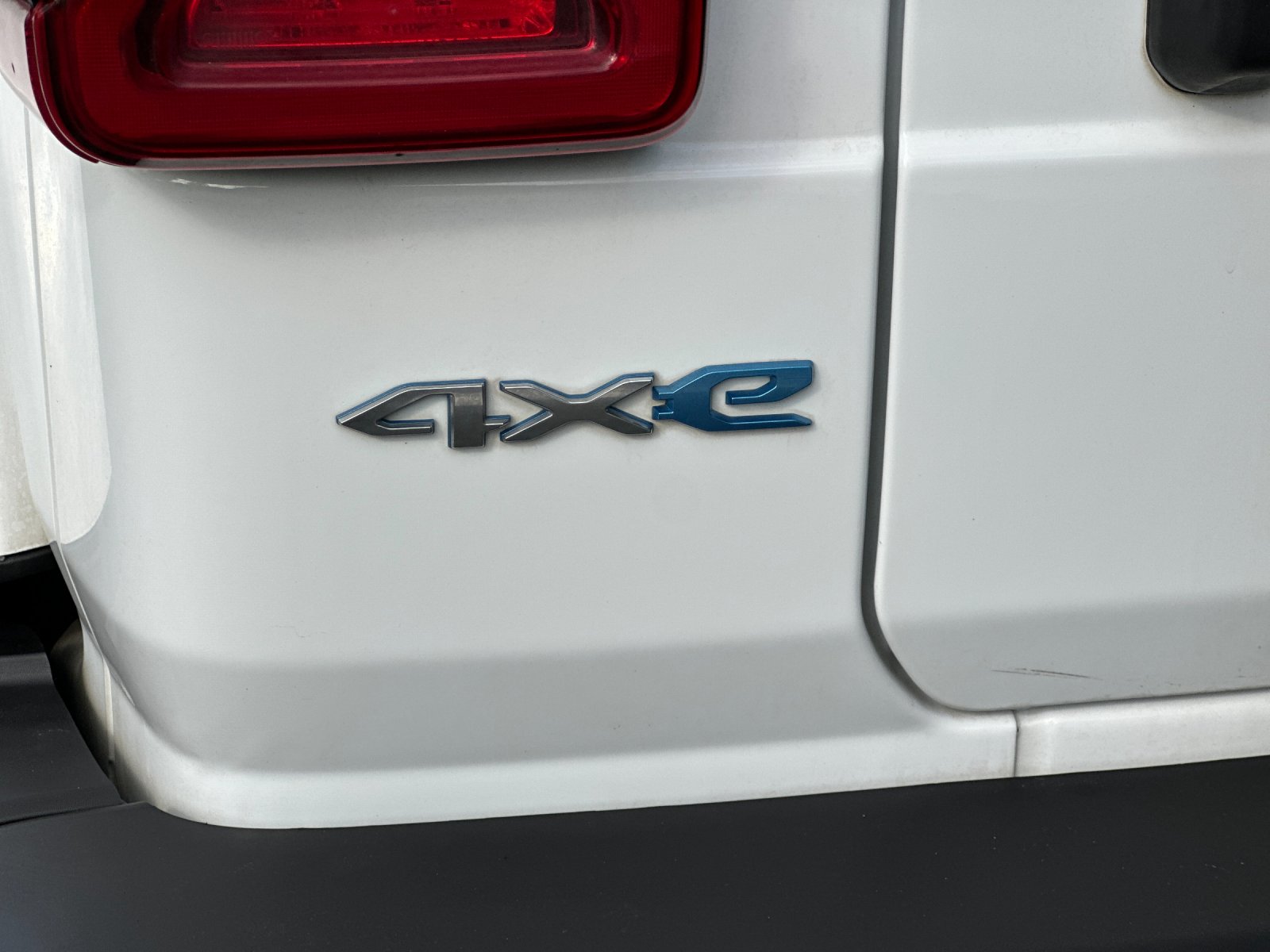 Used 2024 White Jeep Sahara 4xe image 26