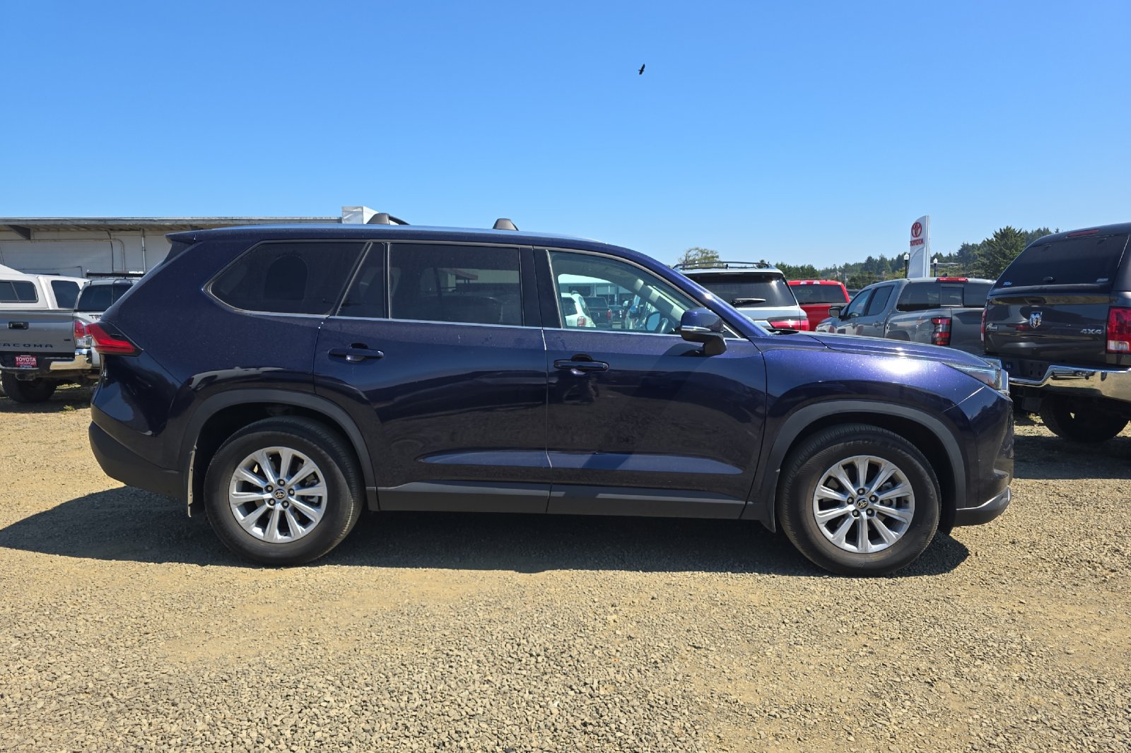 Used 2024  Toyota XLE image 4