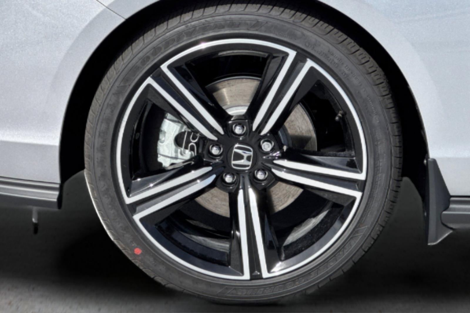 New 2026 Solar Silver Metallic Honda Sport Hybrid image 23