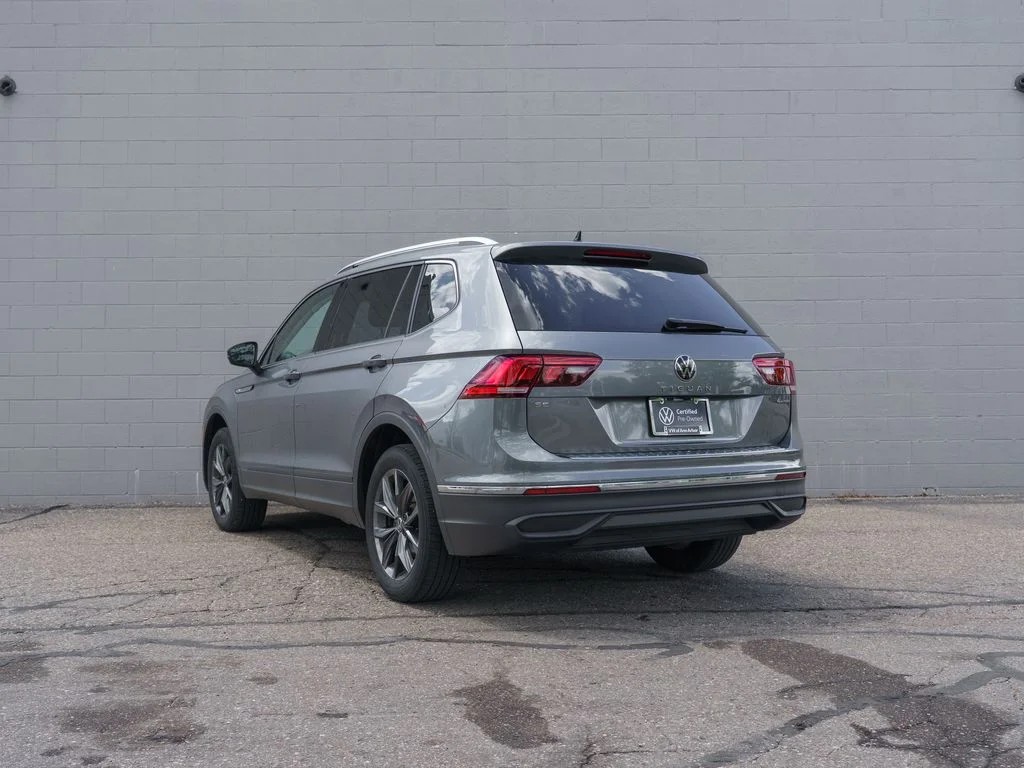 Used 2023 Platinum Gray Metallic Volkswagen 2.0T SE image 3