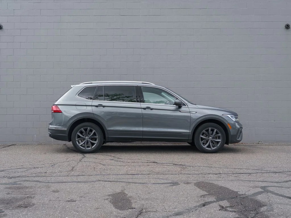 Used 2023 Platinum Gray Metallic Volkswagen 2.0T SE image 8