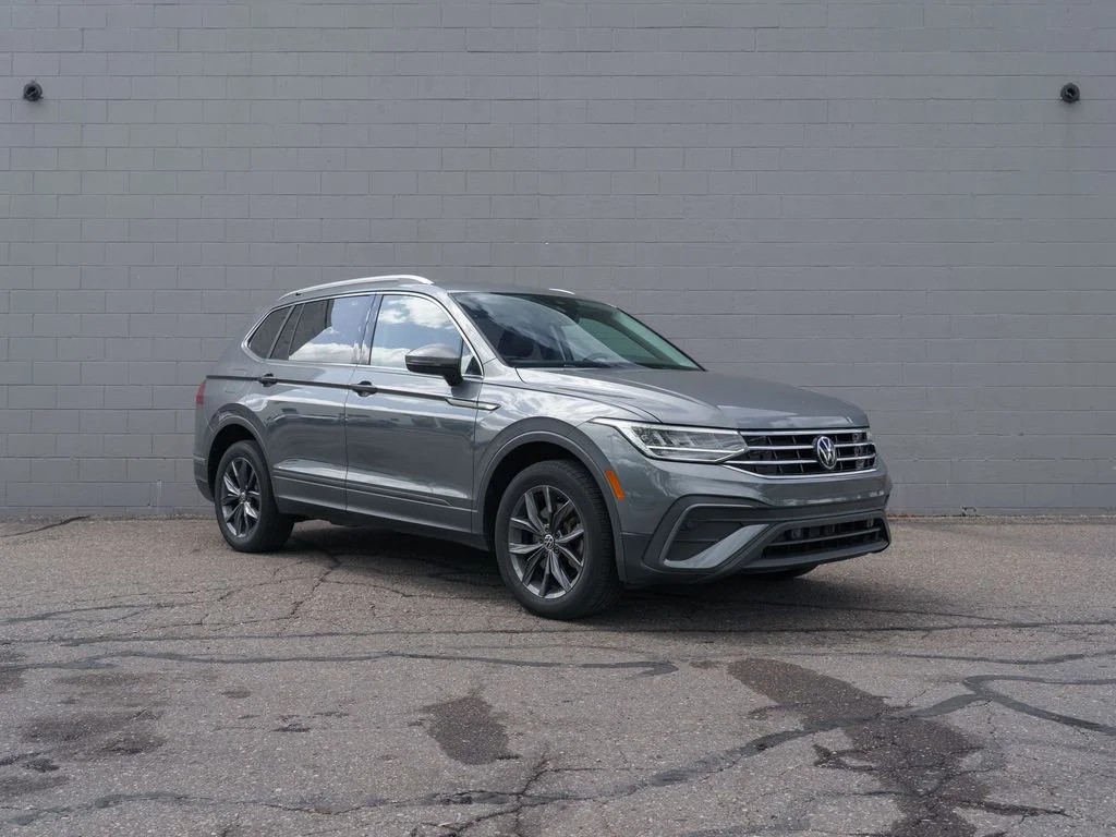 Used 2023 Platinum Gray Metallic Volkswagen 2.0T SE image 9