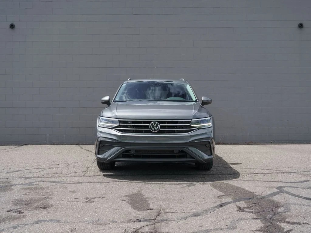 Used 2023 Platinum Gray Metallic Volkswagen 2.0T SE image 10