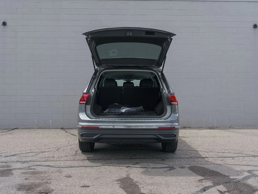 Used 2023 Platinum Gray Metallic Volkswagen 2.0T SE image 14