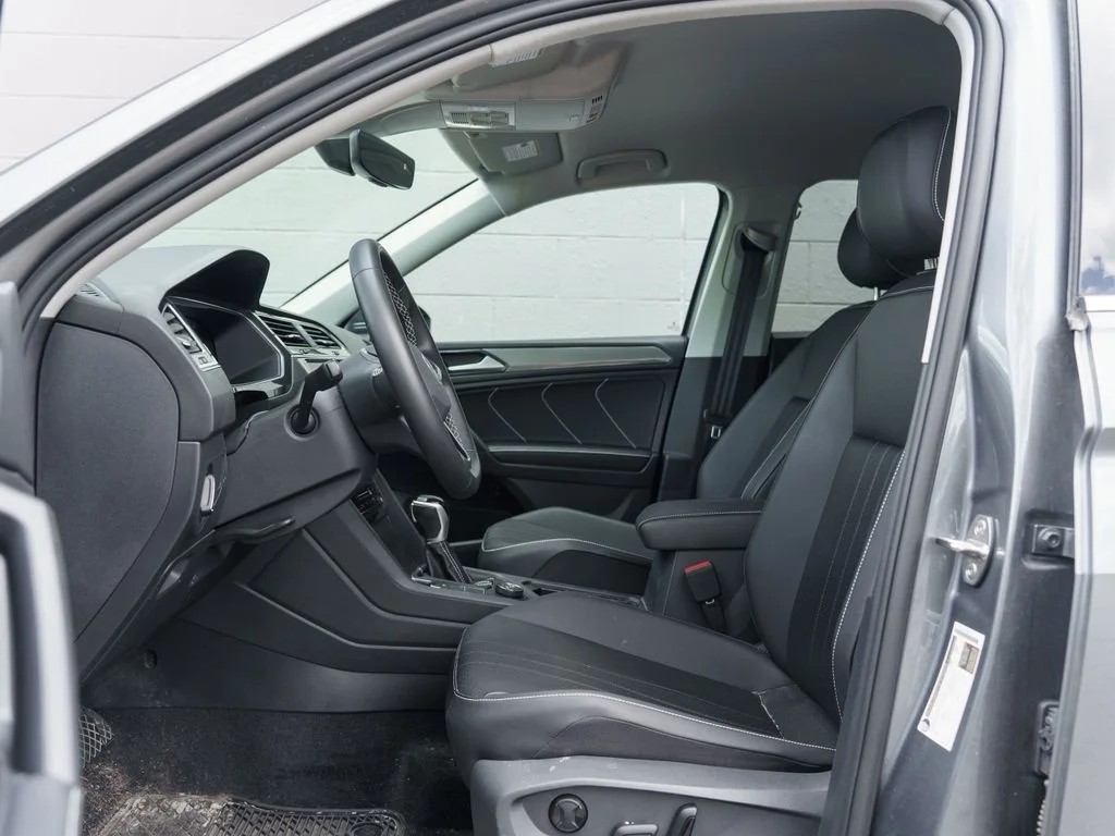 Used 2023 Platinum Gray Metallic Volkswagen 2.0T SE image 17