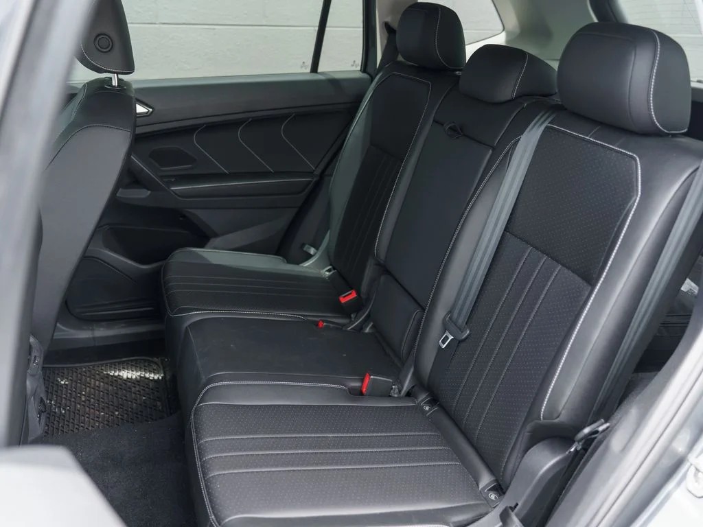 Used 2023 Platinum Gray Metallic Volkswagen 2.0T SE image 18