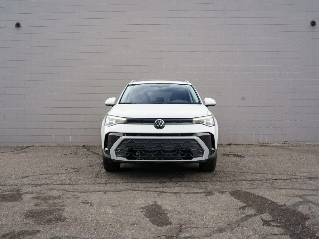 Used 2025 Pure White Volkswagen 1.5T SE image 10
