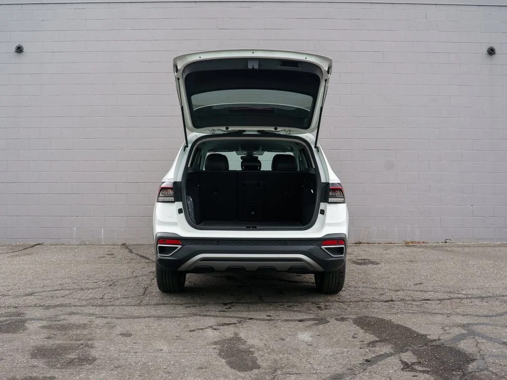 Used 2025 Pure White Volkswagen 1.5T SE image 14