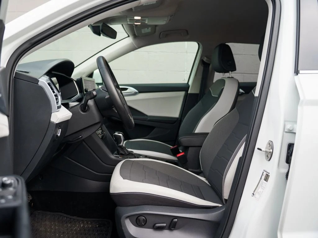 Used 2025 Pure White Volkswagen 1.5T SE image 17