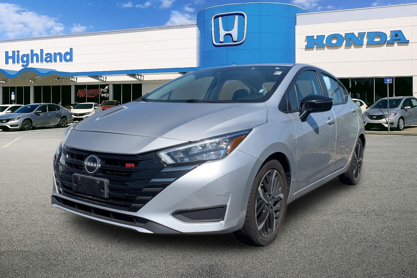 2024 Nissan Versa 1.6 SR