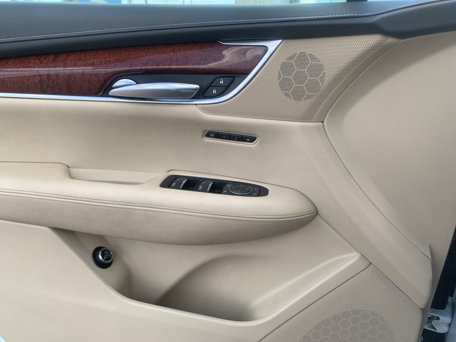 Used 2017 White Cadillac Premium Luxury image 13