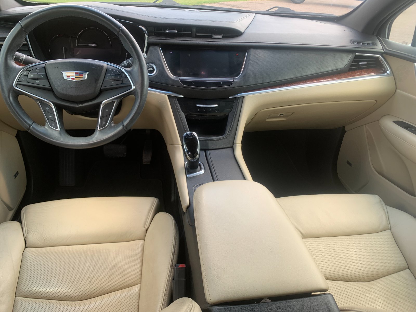 Used 2017 White Cadillac Premium Luxury image 17