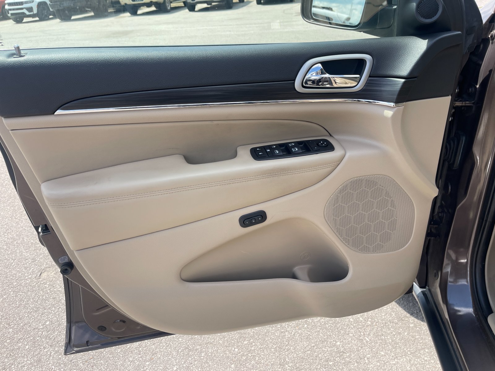 Used 2021 Brown Jeep Limited image 12
