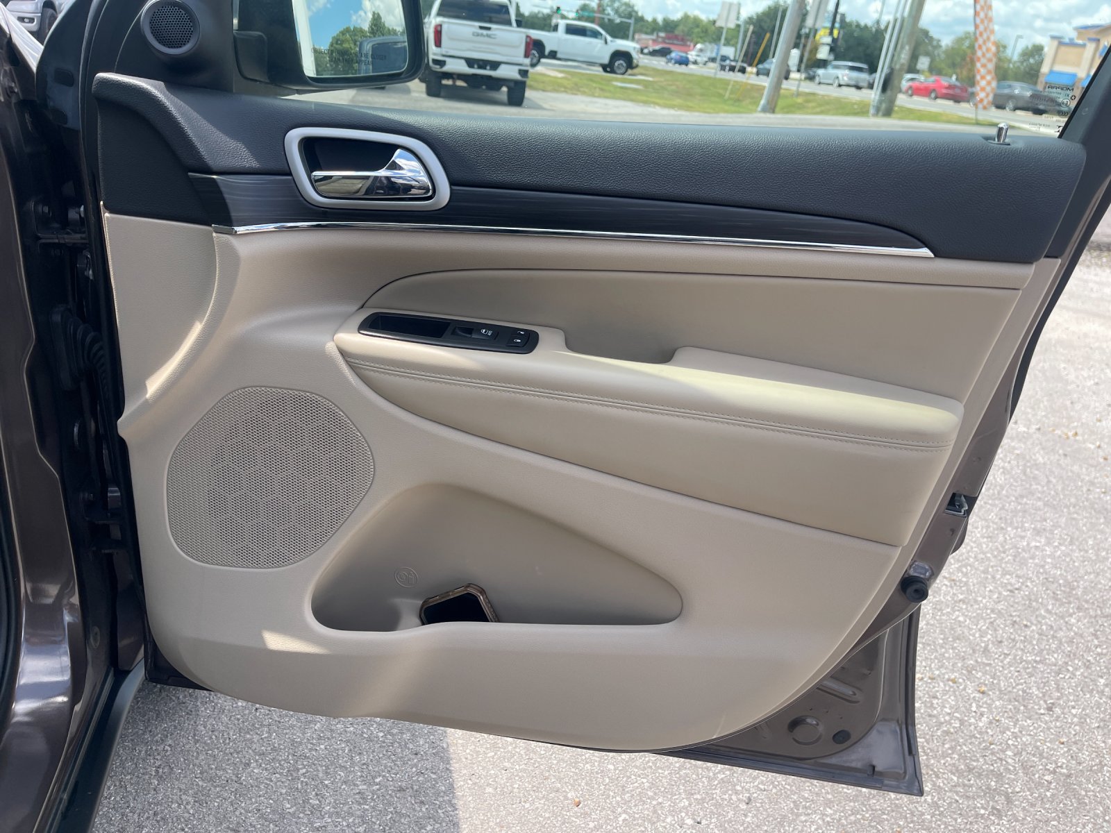 Used 2021 Brown Jeep Limited image 21