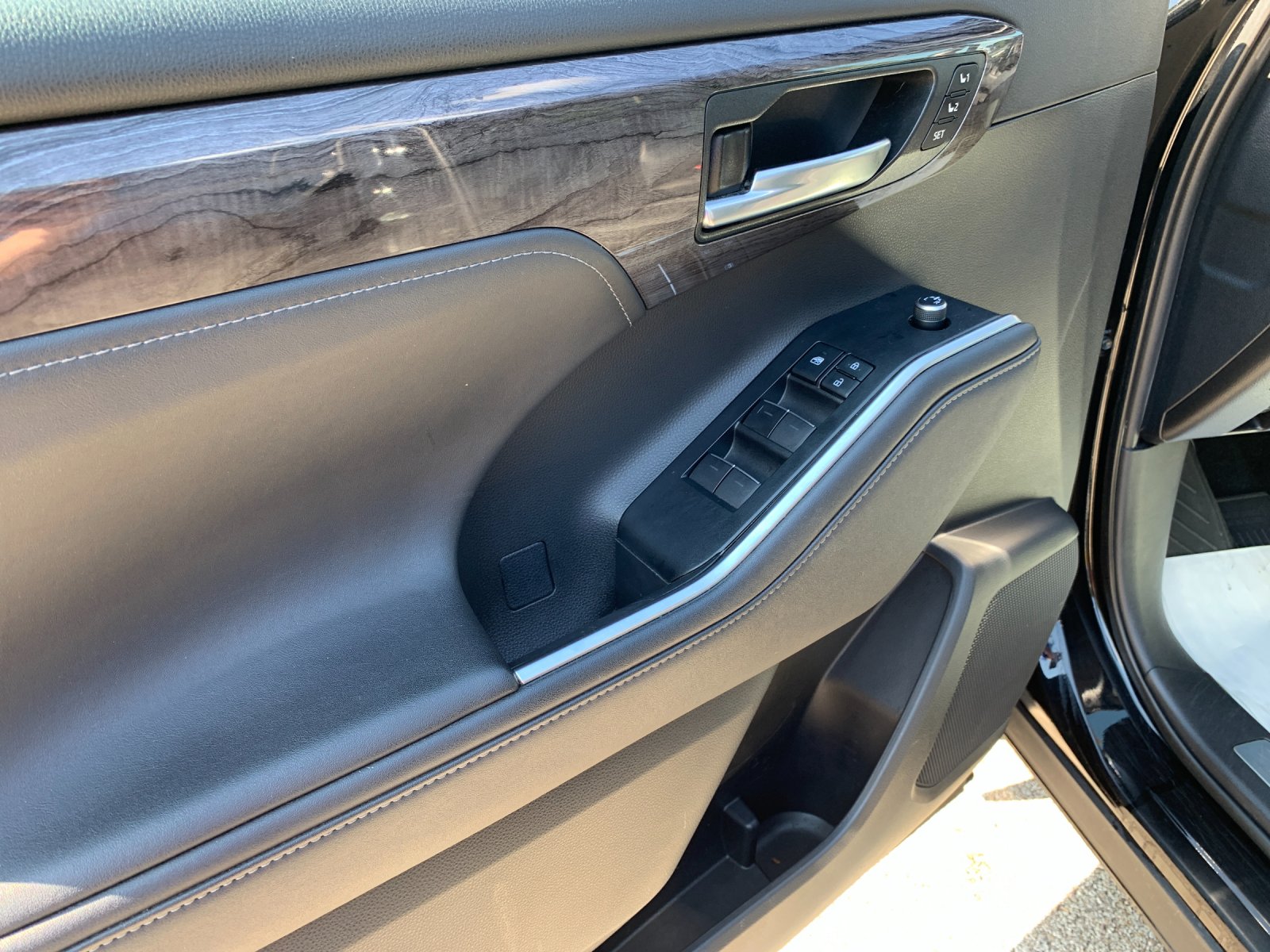 Used 2020 Black Toyota Limited image 12