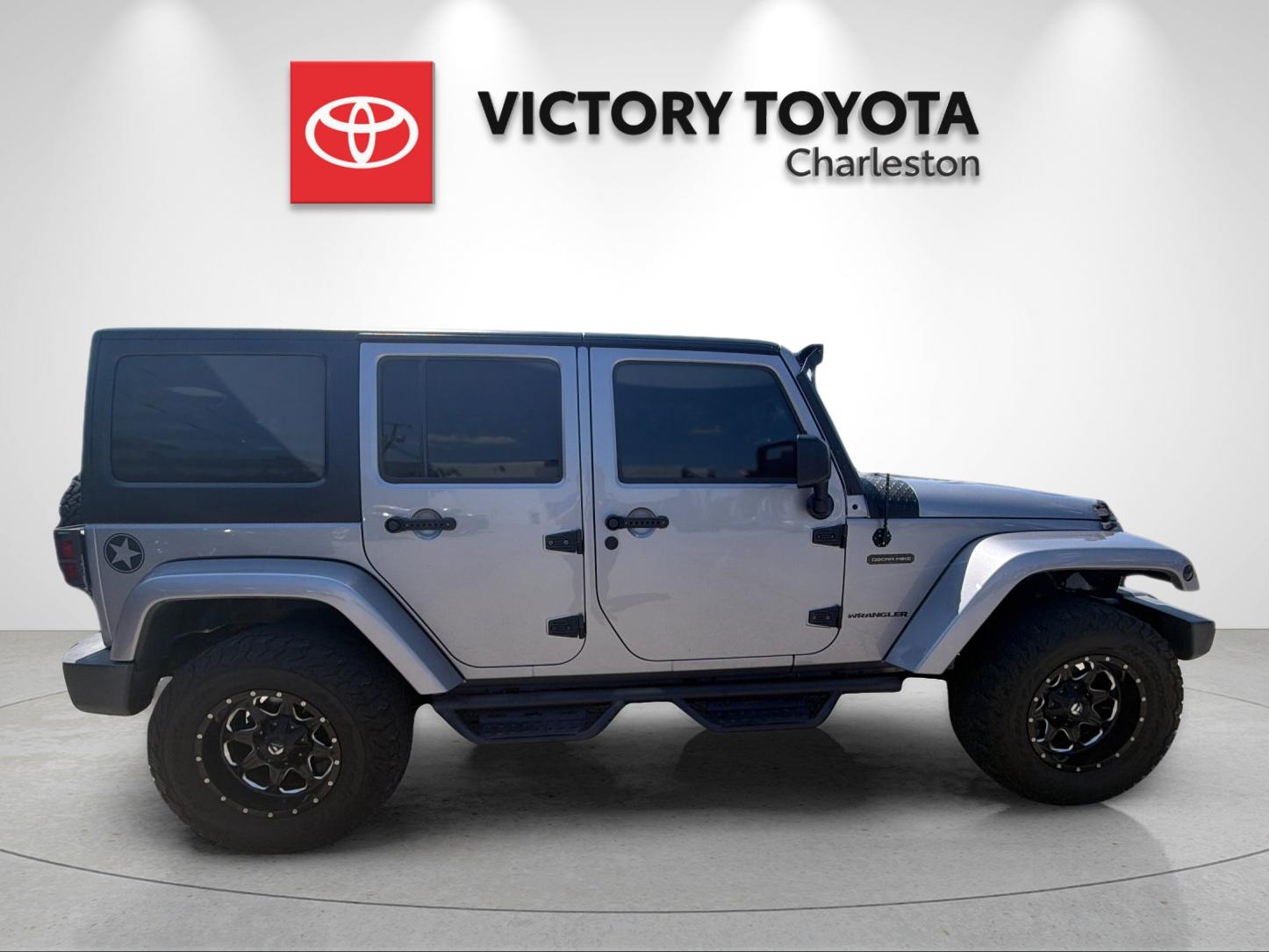 Used 2016 Silver Jeep Unlimited Sport image 6
