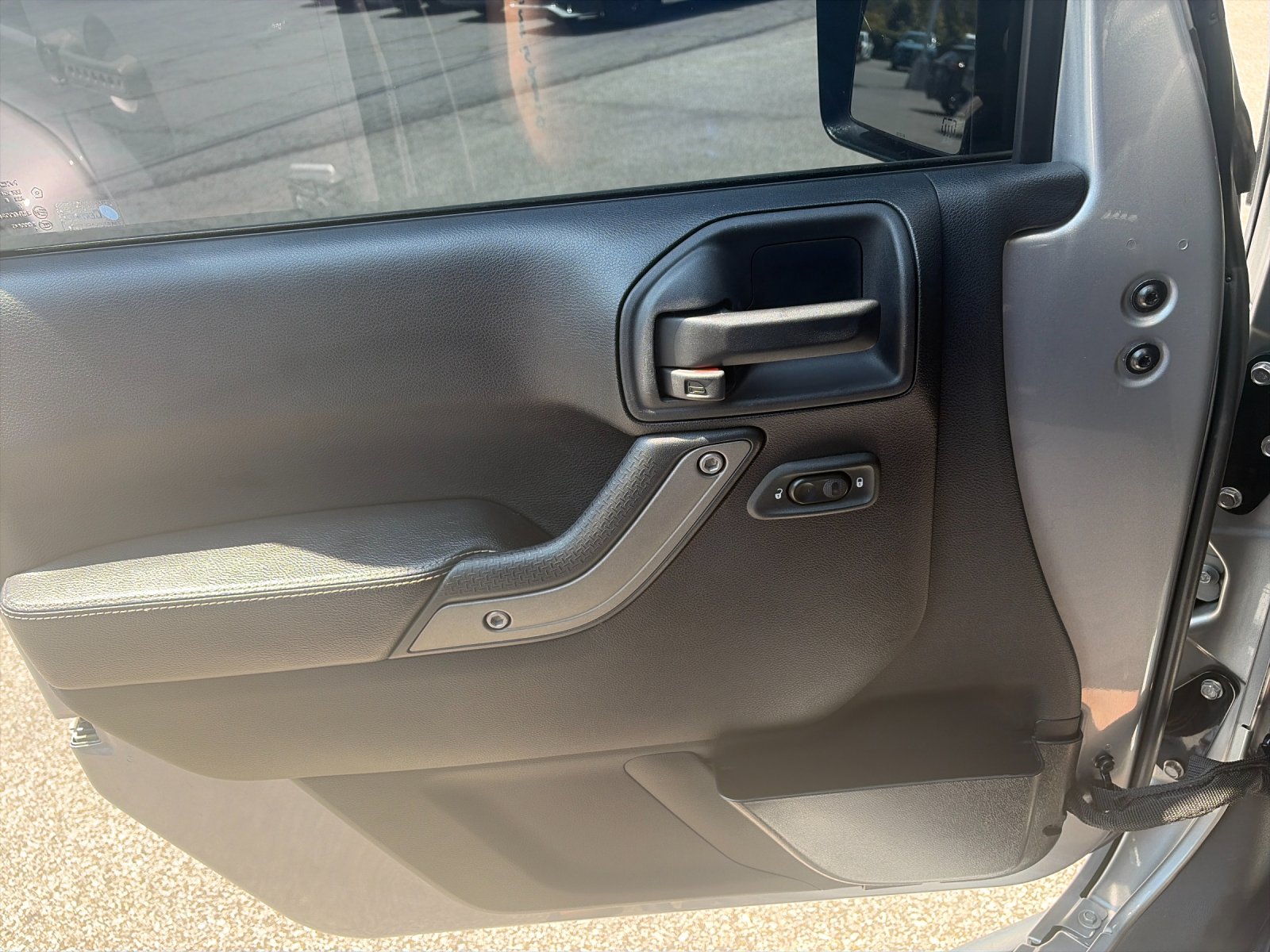 Used 2016 Silver Jeep Unlimited Sport image 12