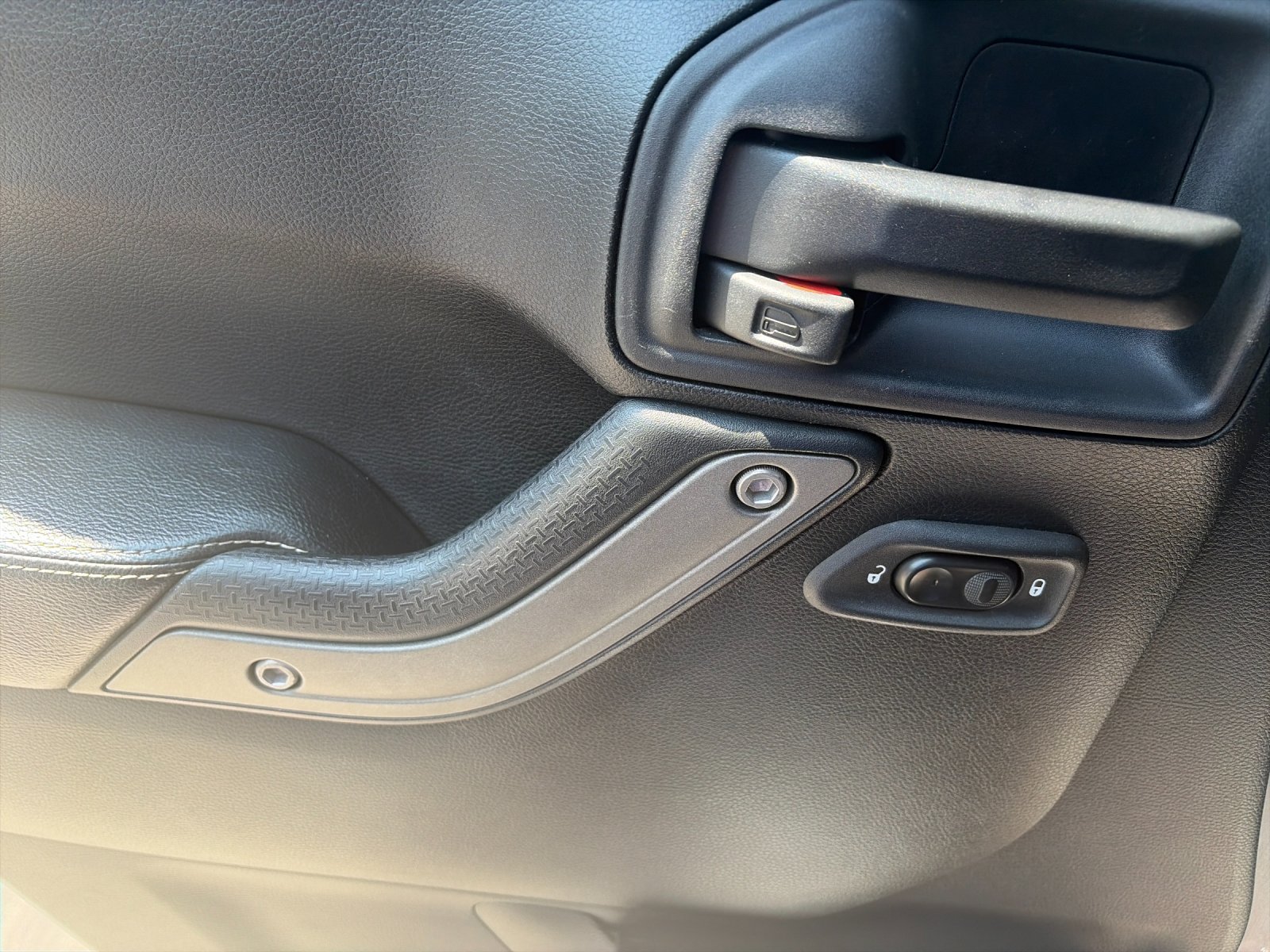 Used 2016 Silver Jeep Unlimited Sport image 13