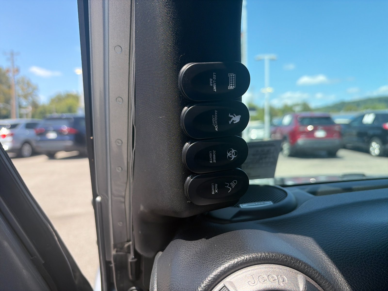 Used 2016 Silver Jeep Unlimited Sport image 31