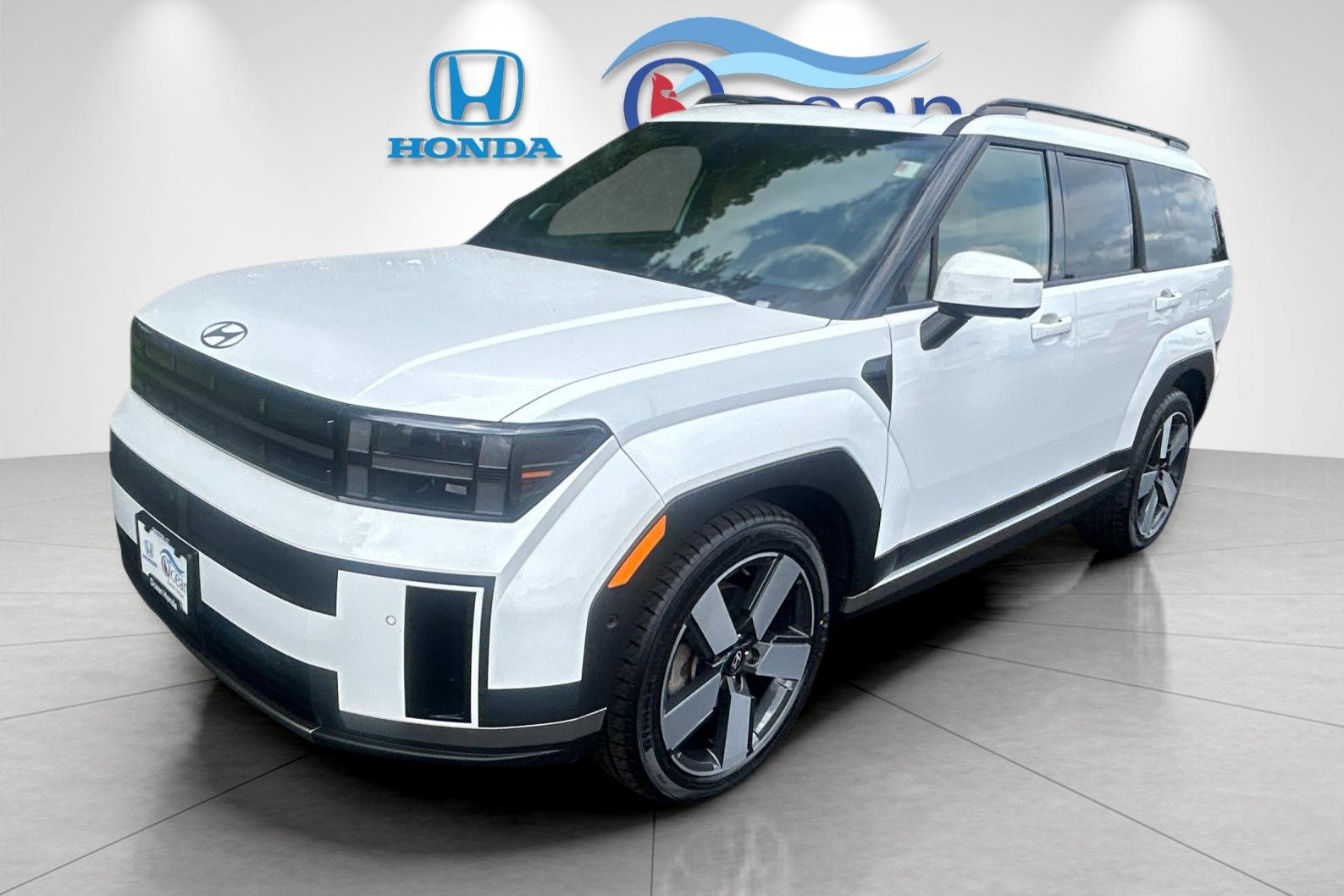 Used 2024 White Hyundai Limited image 7