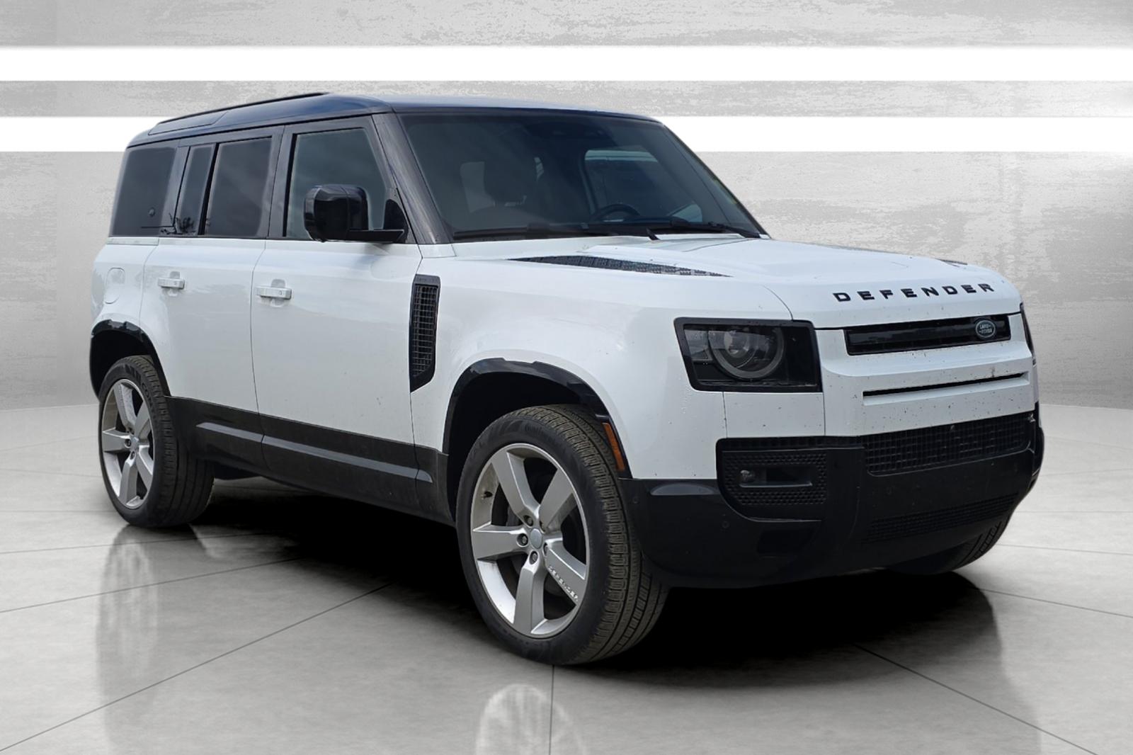 Used 2024 White Land Rover X-Dynamic SE image 25