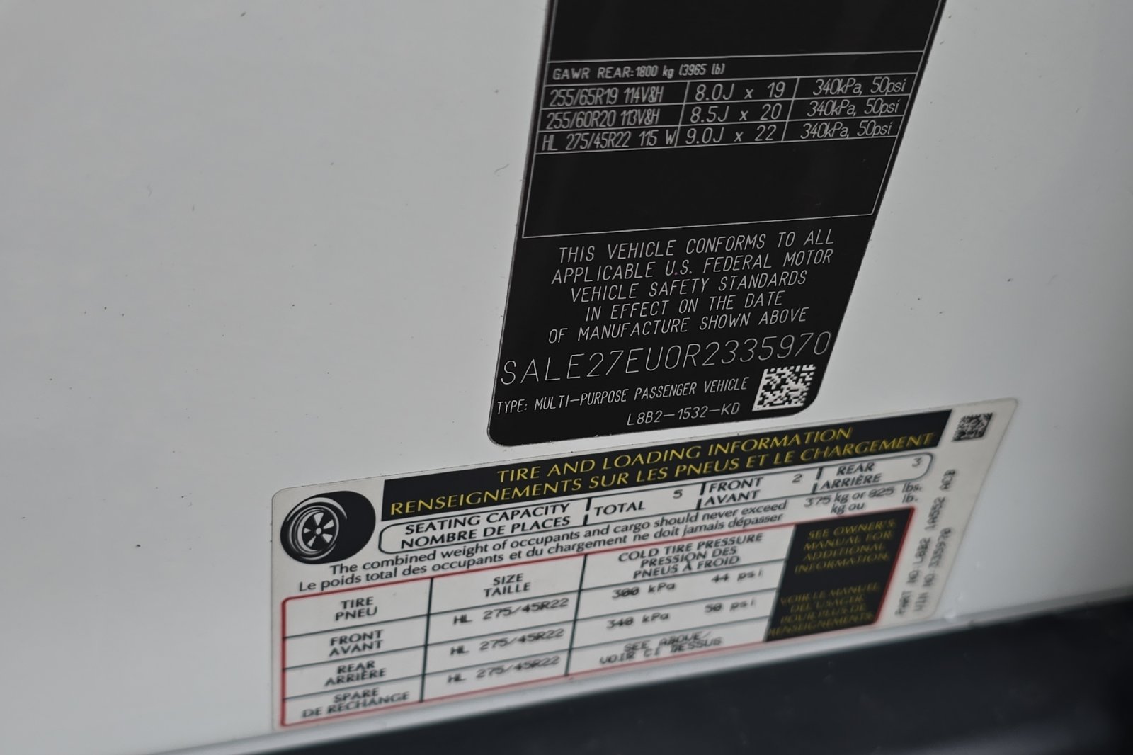 Used 2024 White Land Rover X-Dynamic SE image 26