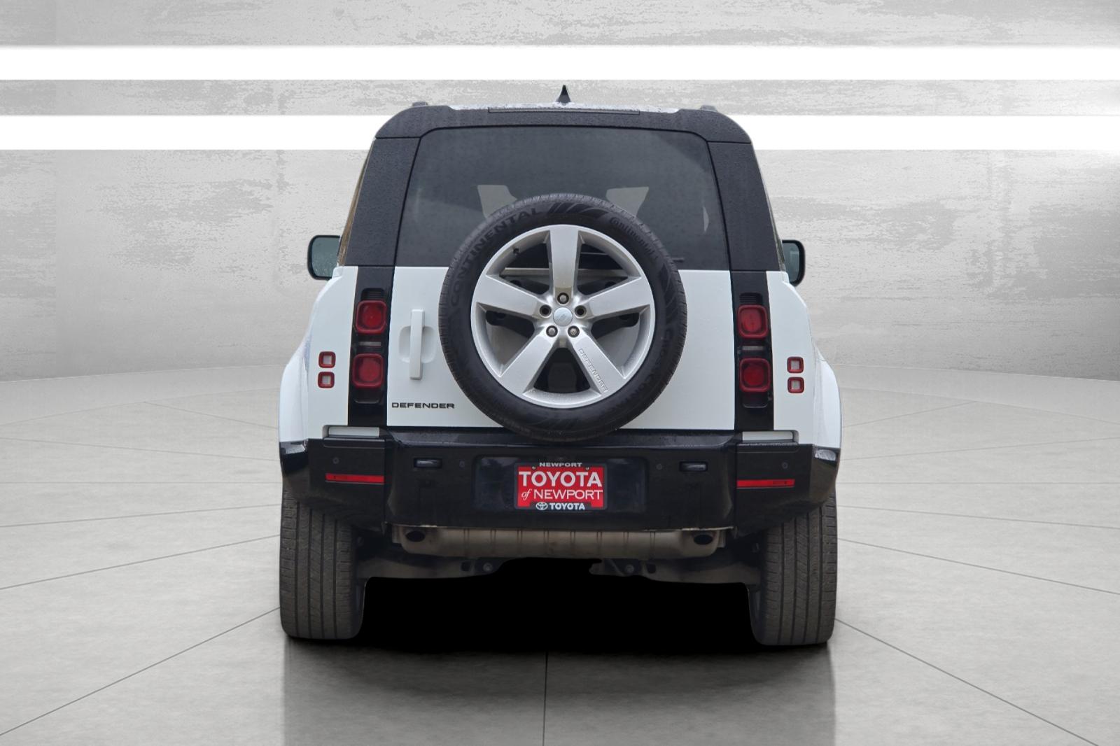 Used 2024 White Land Rover X-Dynamic SE image 5