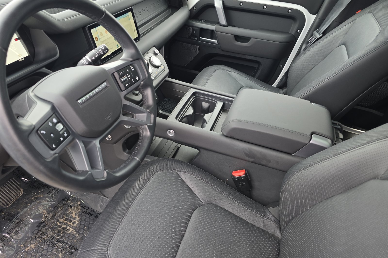 Used 2024 White Land Rover X-Dynamic SE image 7