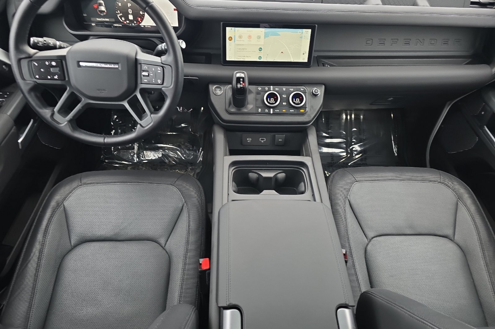Used 2024 White Land Rover X-Dynamic SE image 10