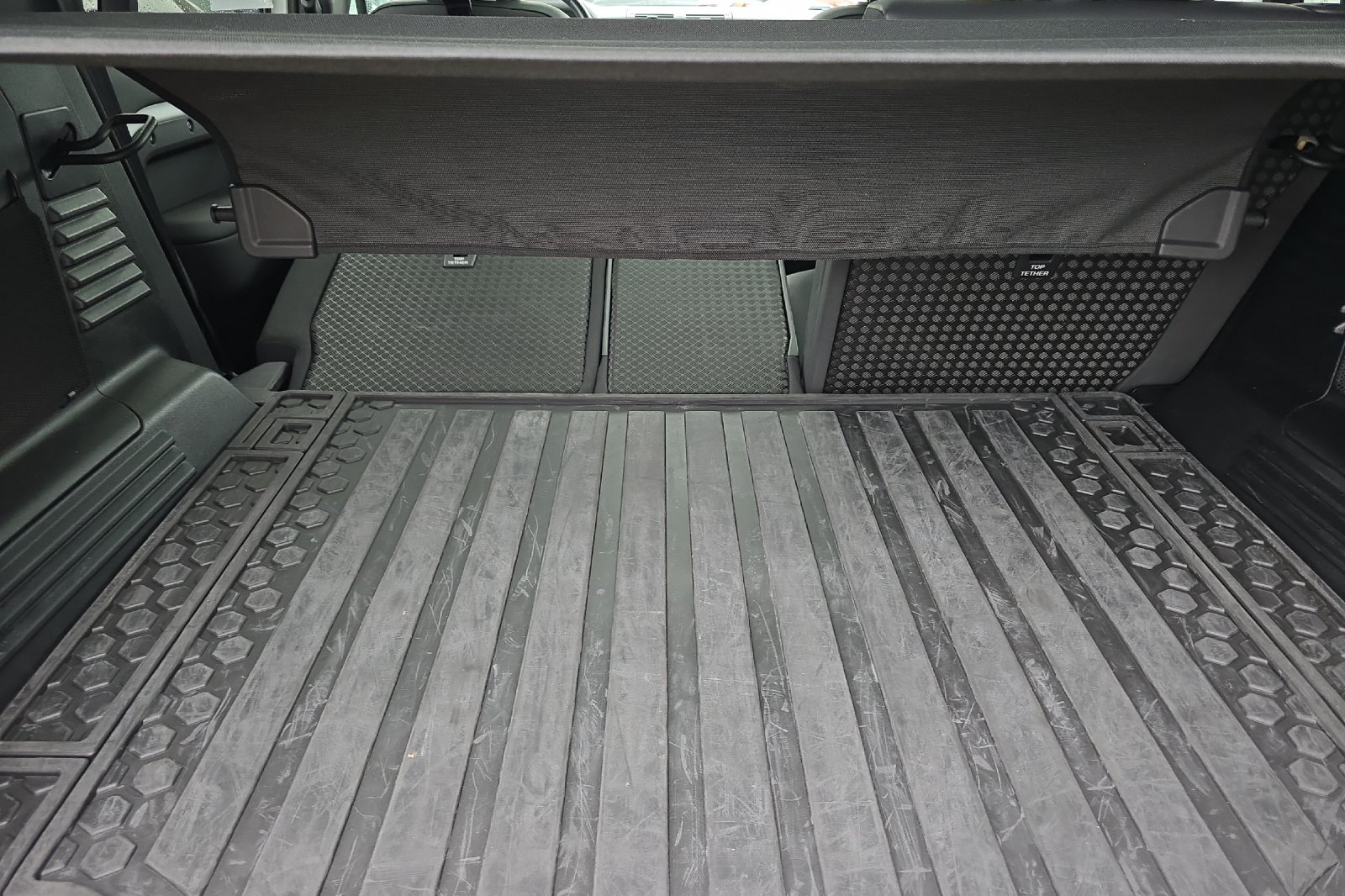 Used 2024 White Land Rover X-Dynamic SE image 12