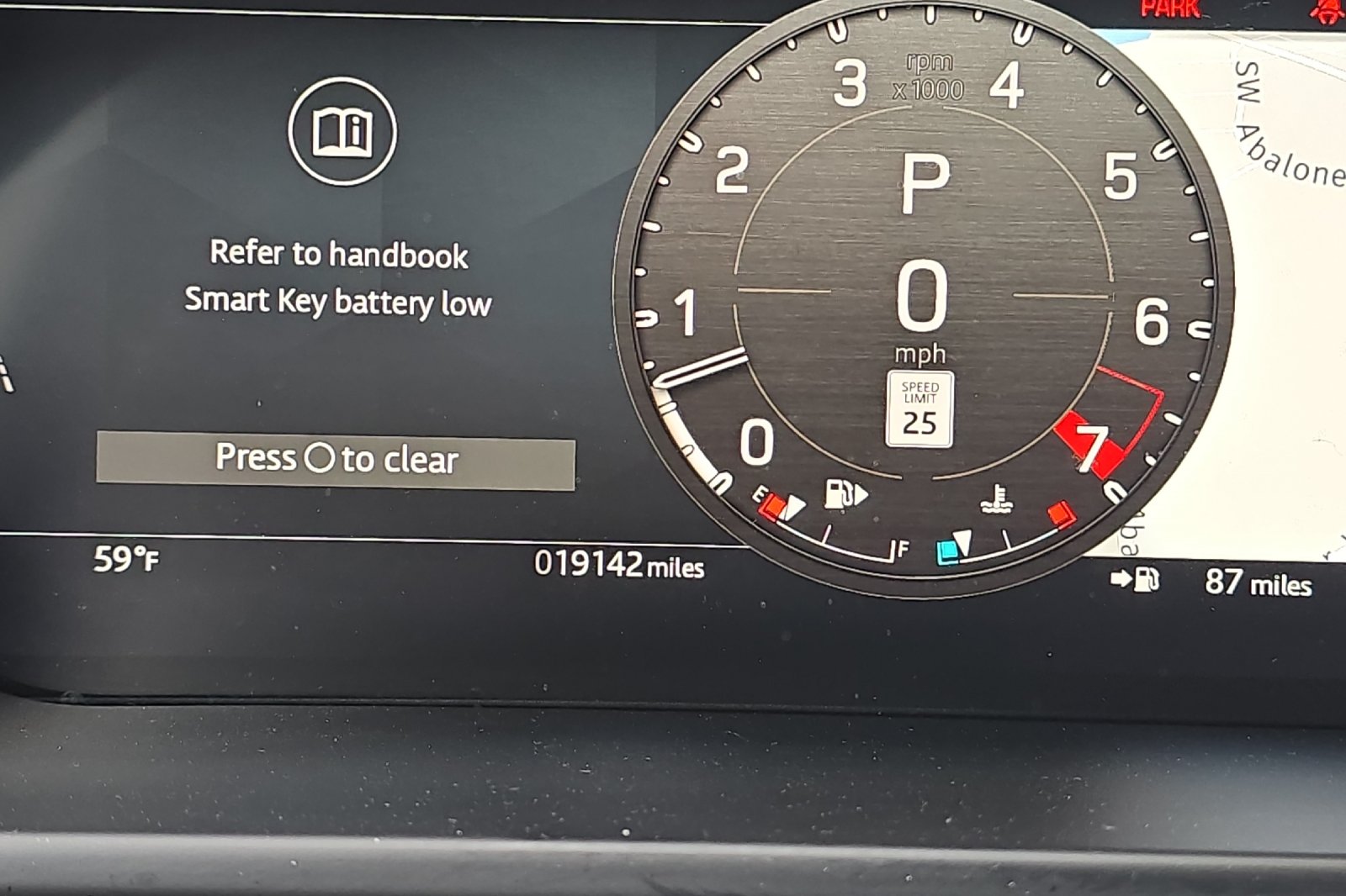 Used 2024 White Land Rover X-Dynamic SE image 23