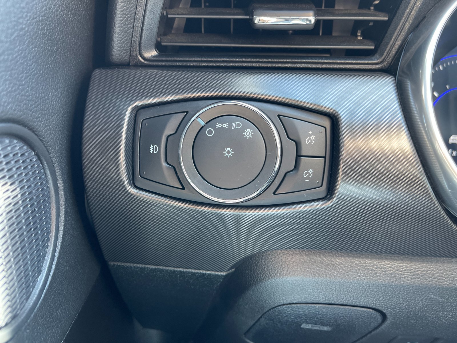 Used 2022 White Ford GT Premium image 31