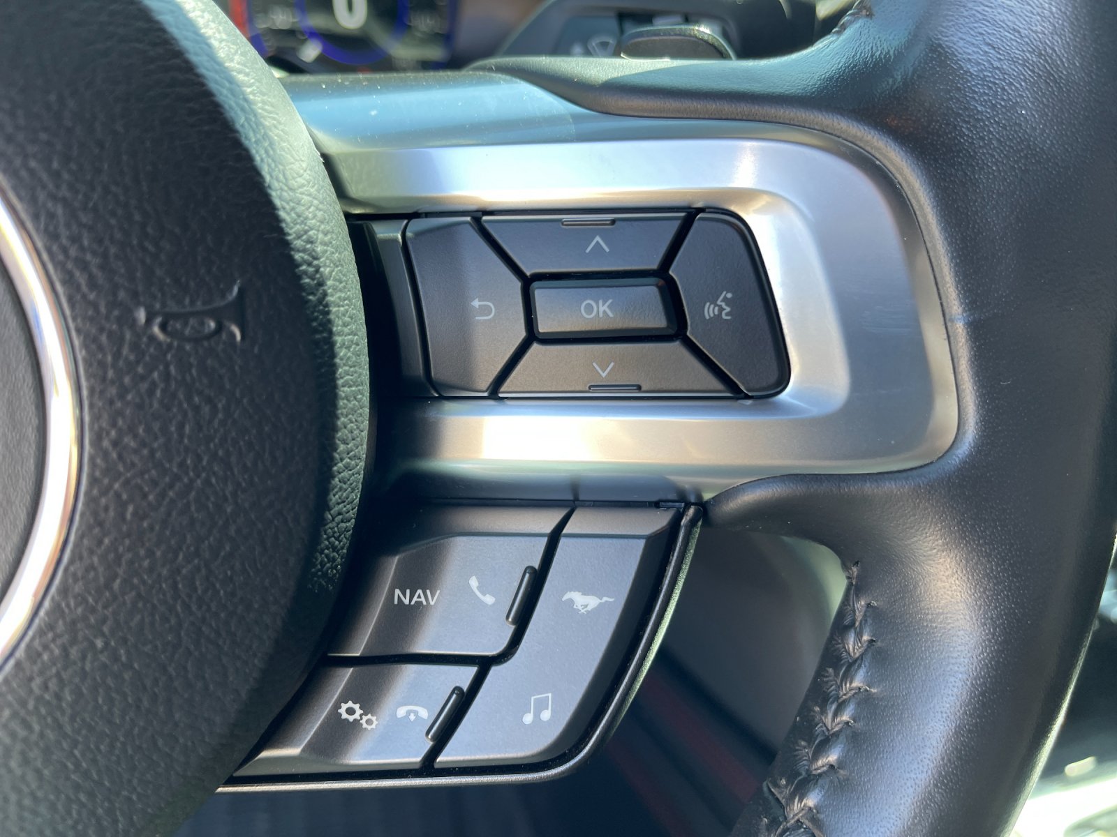 Used 2022 White Ford GT Premium image 28