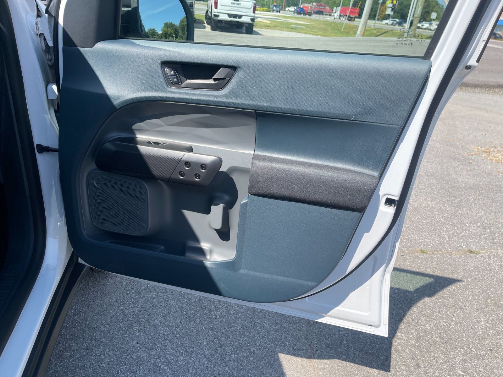 Used 2023 White Ford XL image 19
