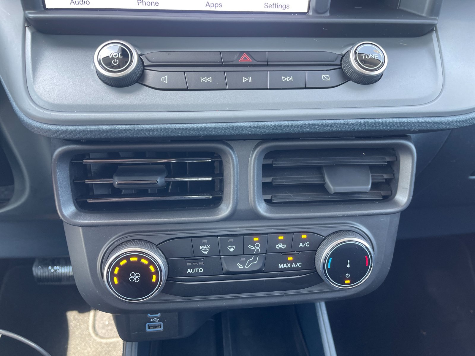 Used 2023 White Ford XL image 22