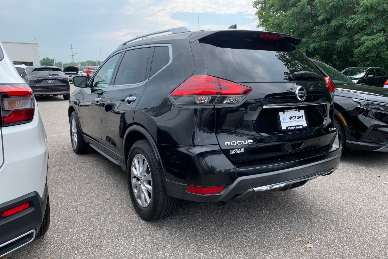 Used 2017 Nissan Rogue SV with VIN KNMAT2MV9HP540012 for sale in Michigan City, IN