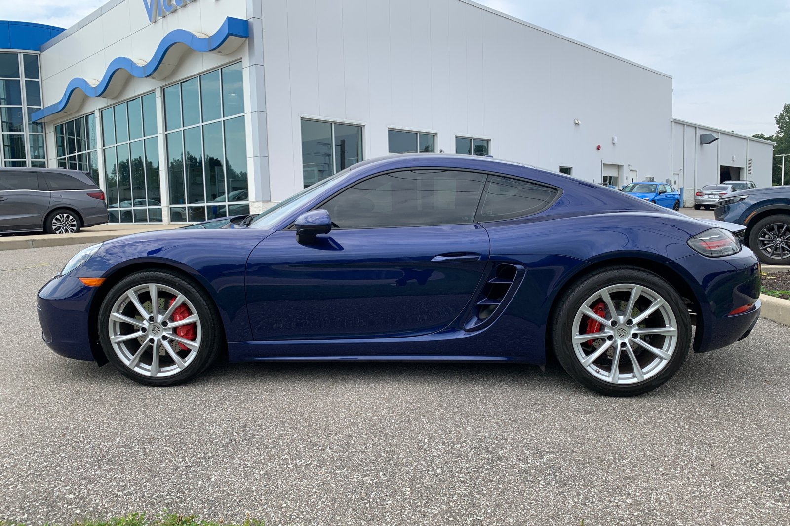 Used 2024 Gentian Blue Metallic Porsche S image 2