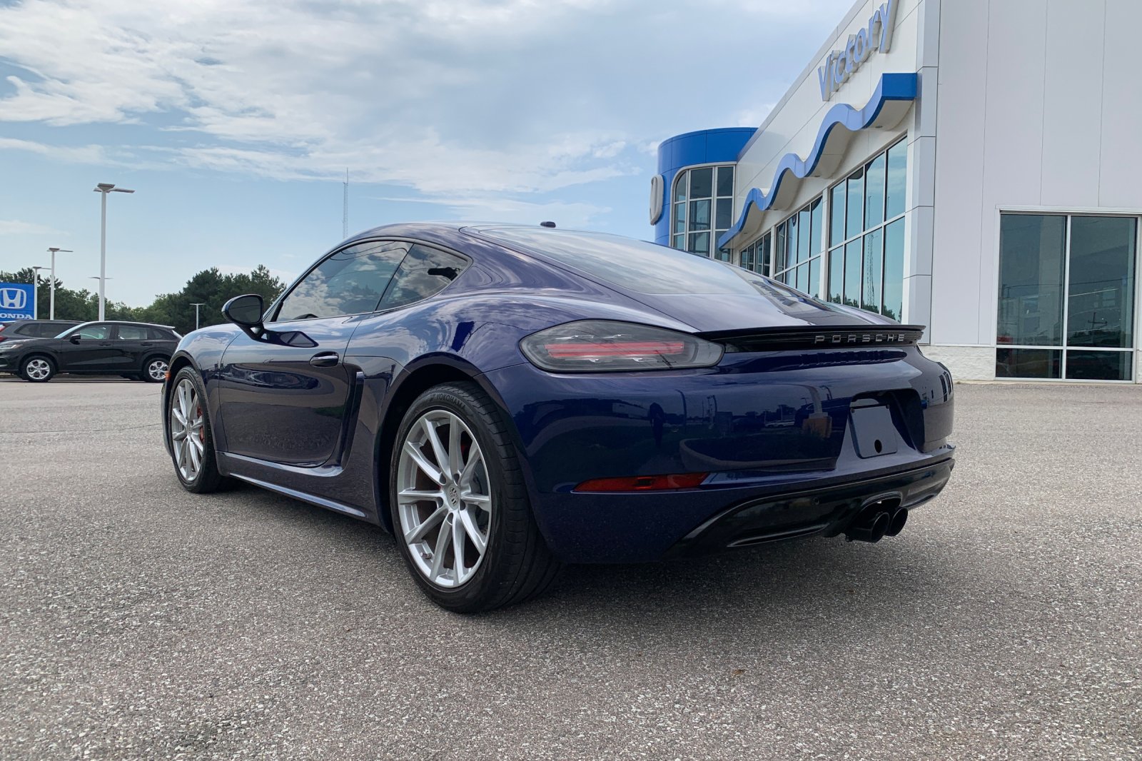 Used 2024 Gentian Blue Metallic Porsche S image 3