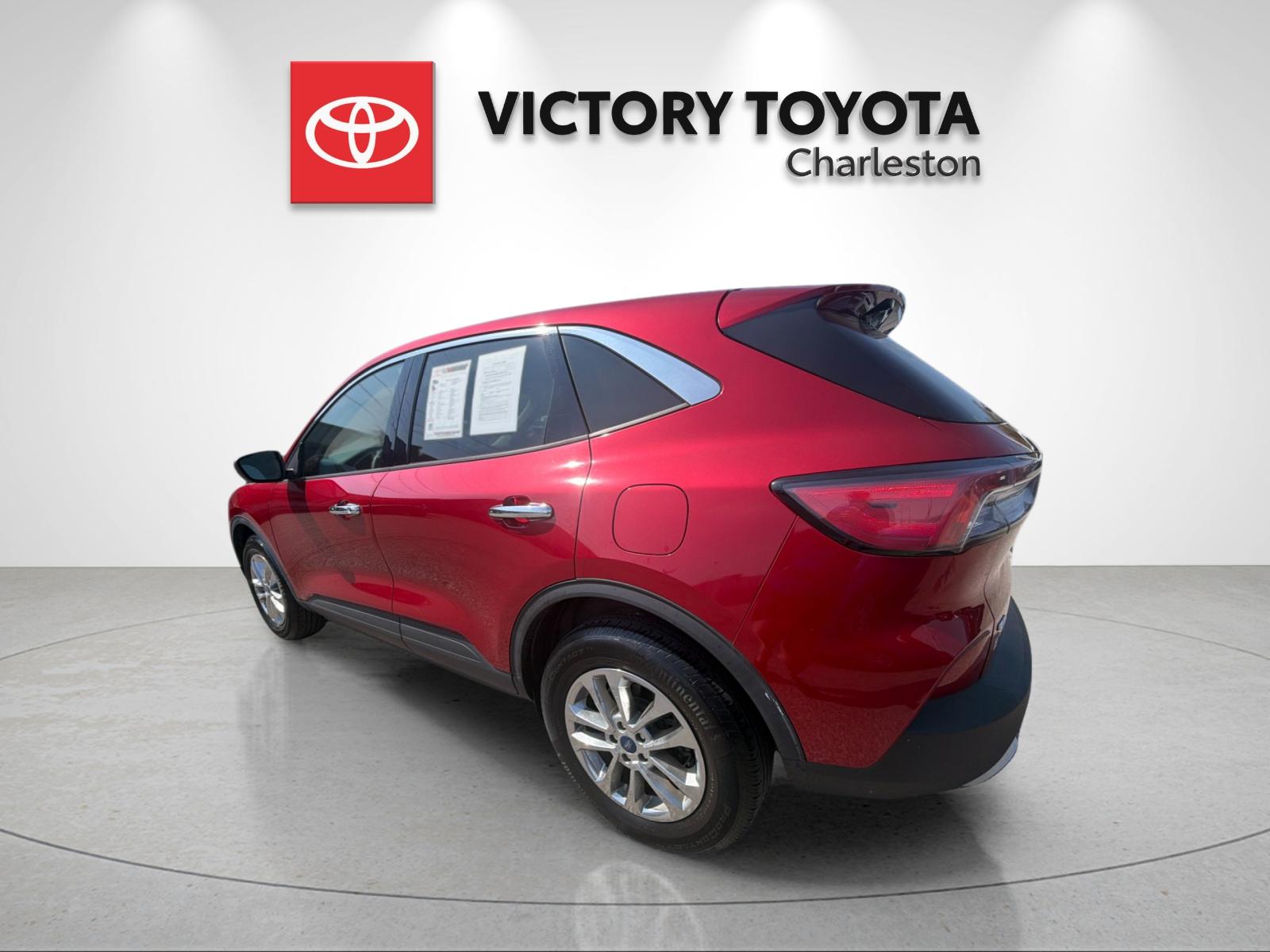 Used 2020 Red Ford SE image 3