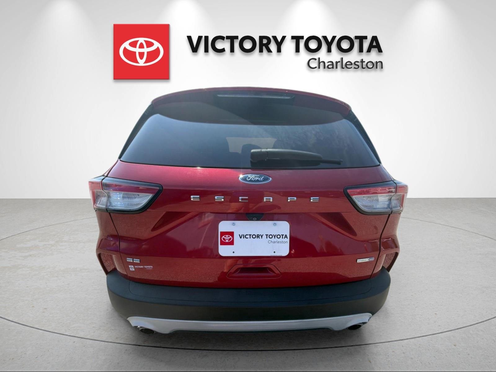 Used 2020 Red Ford SE image 4