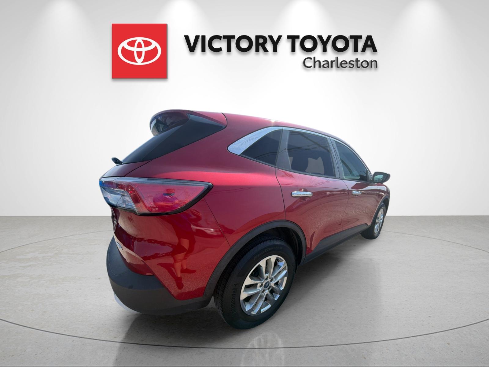 Used 2020 Red Ford SE image 7