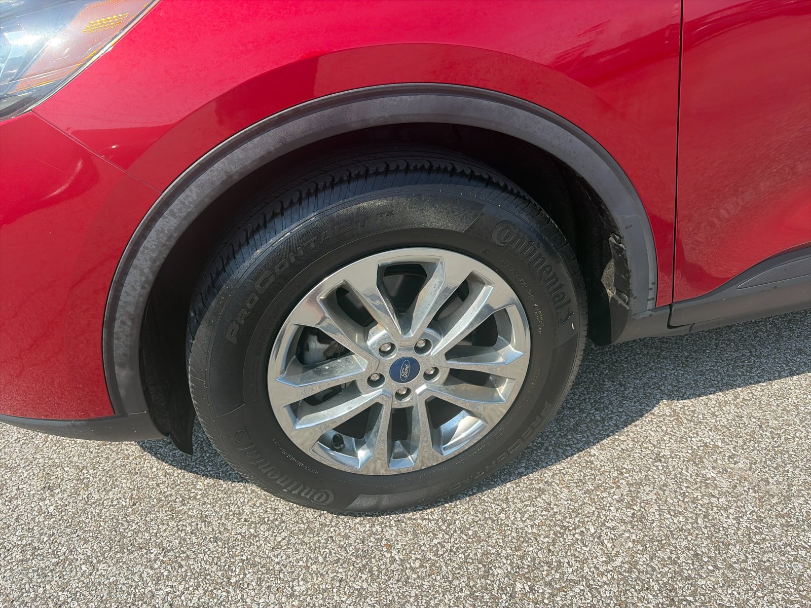 Used 2020 Red Ford SE image 33