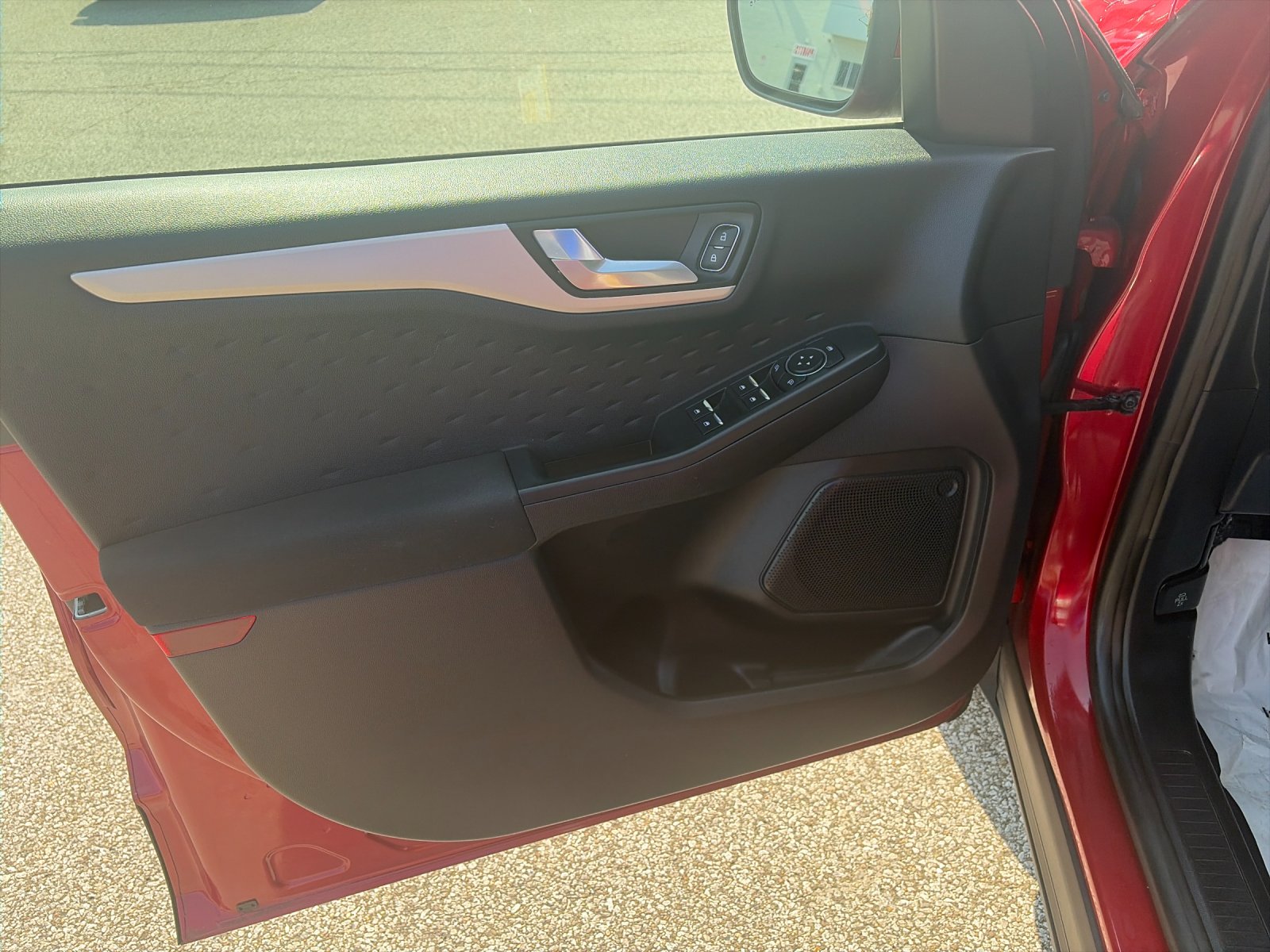 Used 2020 Red Ford SE image 12